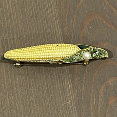BSK Vintage Brooch Ear of Corn Gold Tone 2.75″ Pin Back Kitsch 70s/80s Signed