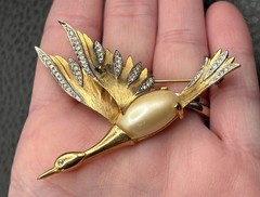 VTG Bird Brooch Faux Pearl Belly Rhinestone Wings Pin Gold Tone Silver Two Tone