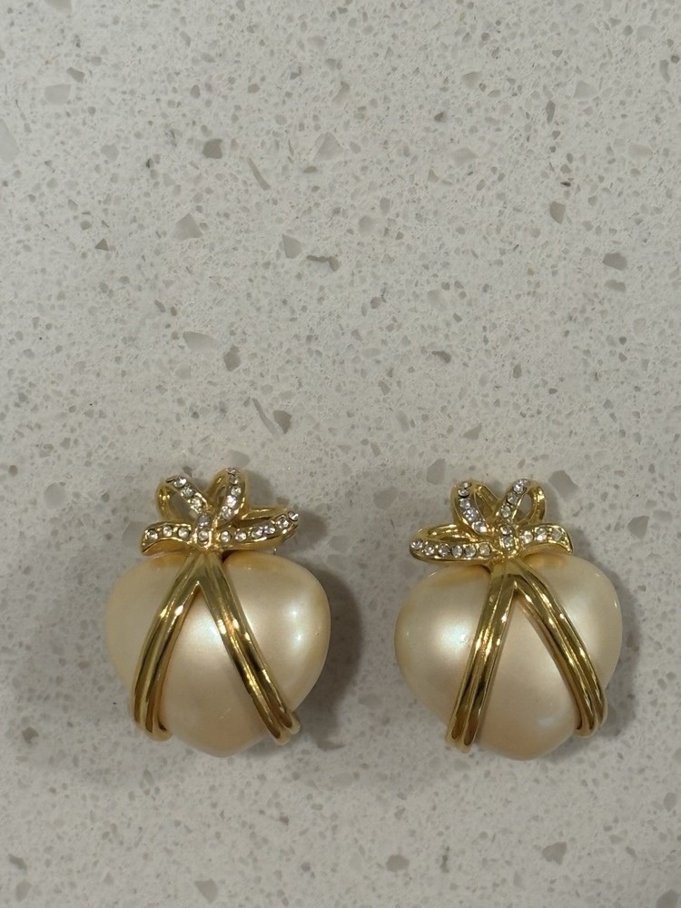 JOAN RIVERS Vintage Faux Pearl Heart Pierced Earrings Gold Tone Bow.
