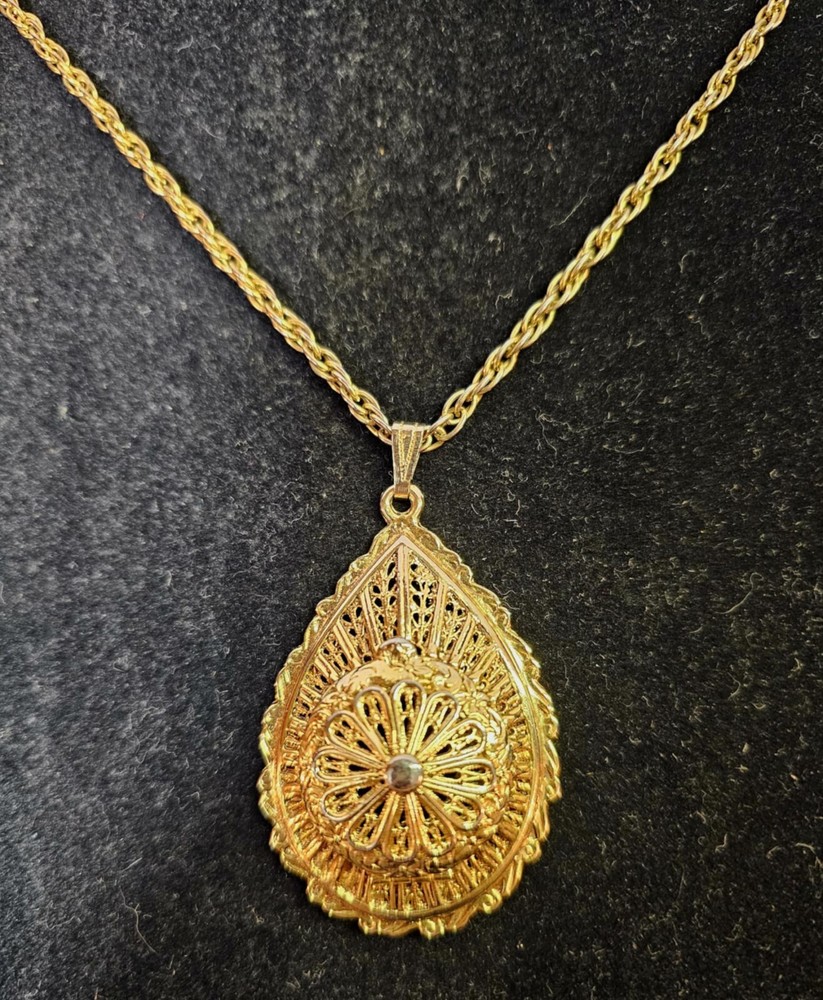 WHITING DAVIS? vtg Locket Necklace Goldtone Lacy Filigree Classic Career Cosplay