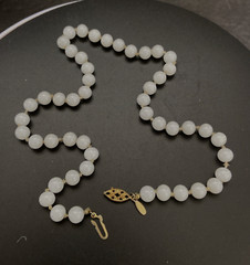 Vintage Jewlery Signed NAPIER 18” Milkglass Beads Necklace. 8074