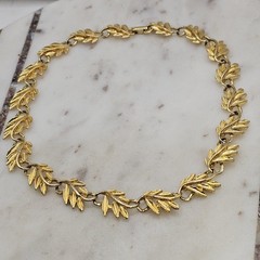 Vintage Gold Tone Laurel Leaf Link Collar Necklace Textured Botanical 15.5 In