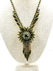 1962 JULIANA D&E EMERALD RHINESTONE MEDALLION DANGLES NECKLACE EARRINGS SET BOOK