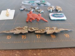VINTAGE ALLIGATOR CROCODILE Reptile JEWELRY Parts Lot Gold Tone Pins UF Sticker