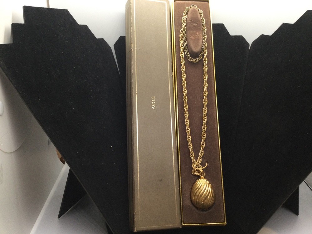 Avon’s 1968 Golden Charmer Necklace Pendant And Bracelet Original Box