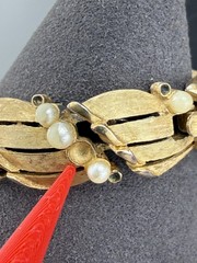Vintage Trifari Bracelet Faux Pearls Gold Tone 7″ Signed READ