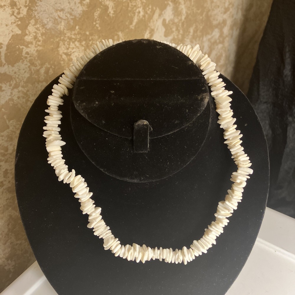 White Shell Choker Necklace 17 Inches Vintage