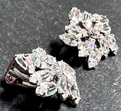 SPARKLY FLORAL RHINESTONE B DAVID CLIP EARRINGS 1934 PATENT D391