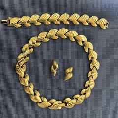 Vintage NAPIER Signed Gold Tone Swirl Wave Necklace Bracelet Earrings Set 80s