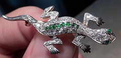 Rare Antique Victorian 18K Gold 0.68ct diamond 0.1ct Demantoid Salamander Pin
