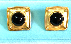 Vtg Goldtone Earrings 1 in sq with B1K 1/2″ Round Cabochon in Bezel & Post Backs