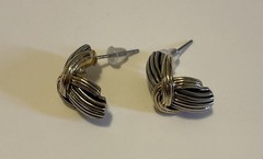 Vintage pair of two-tone ribbed love knot stud earrings 1’ in