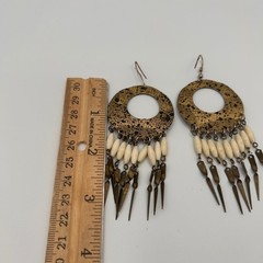Vintage Boho Brass Speckled Circle Dangle Earrings Cream Bead Metal Fringe 3.25″