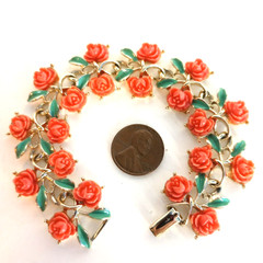 1960 Double Row Coral Celluloid Roses w Green Enamel Bracelet Gold Tone 7″ EUC