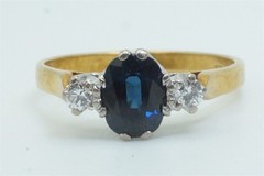 VINTAGE ENGLISH 18K GOLD NATURAL SAPPHIRE & DIAMOND 3 STONE TRILOGY RING c1980