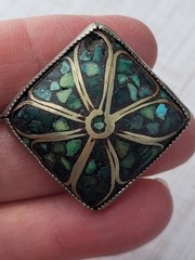 Small Silver Tone Green Chip Stone Brooch READ MISSING A STONE