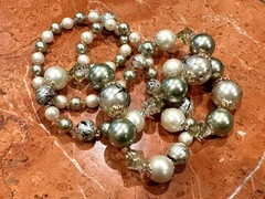 HONG KONG AVON GREEN ORANGE IVORY FAUX PEARL BEAD MCM VINTAGE NECKLACES LOT 5 EU