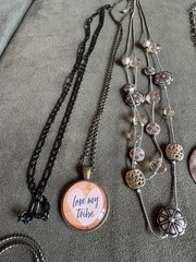 13 Pieces Vintage to Now Fashion Jewelry Mixed Lot Black Tone Mixed Material