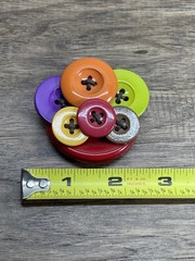 Vintage 1980’s 1990’s Plastic Button Cluster Brooch Pin Fashion Jewelry KG JD