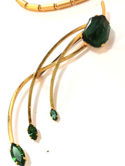 VTG 18″FAUX GOLD LINK NECKLACE-SIMULATED EMERALD PENDANT/PIN -MAGNETIC CLASP