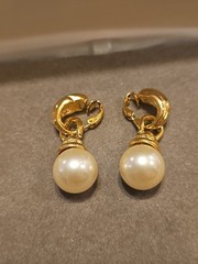 Nolan Miller Glamour Collection Rhinestone Pearl Clip On Earrings Gold Tone 3172