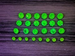 Uranium Glass Rhinestone Lot round dentelle and flower Cut