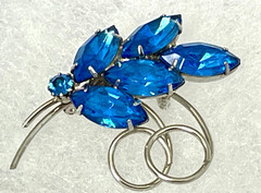 MIDCENTURY Blue Glass Rhinestone Brooch Pin Faceted Gems Prong Set VINTAGE 50s
