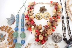 Vintage Jewelry Lot 21 Pc Necklaces Brooches Earrings Trifari Deco MOP Glass