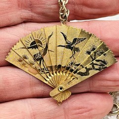 Vintage Fan Necklace Gold Tone Collapsable Pendent 2 Scenes 24″ Chain