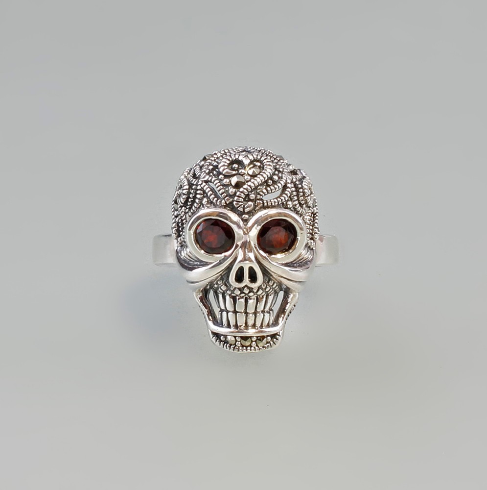 925 Sterling Silver Garnet & Markasite Skull Ring Gr.59 9927445