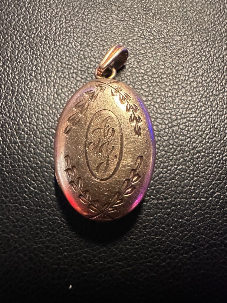 Vintage 10K Gold Oval Locket Etched Laurel Wreath Monogram Pendant – 1.7 grams