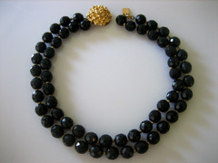 VINTAGE SIGNED MARVELLA BLACK FACETED BEAD WITH FANCY GOLD TONE CLASP NECKLACE
