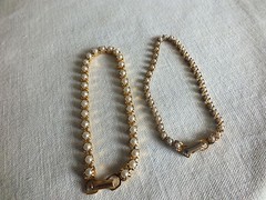 Beautiful Clasp Bracelet Gold Tone Set 2 Faux Pearls 7 1/4″ Long 1/8-1/4″ Wide