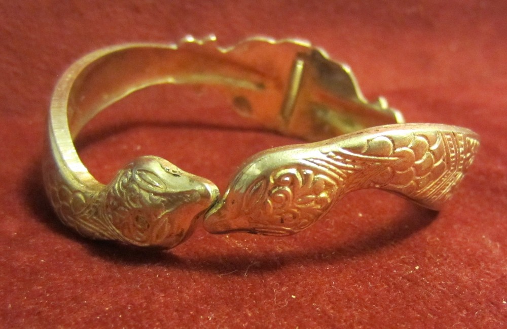 VINTAGE DOUBLE HEADED SNAKE HINGED BRACELET – SILVER PLATE ?