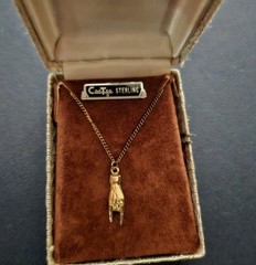 1950s CeeTee STERLING Mano Cornuto Good Luck Hand Pendant 19″ Chain & Hinged Box
