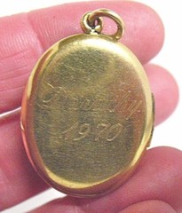 GOLD FILLED OVAL LOCKET DENSE DESIGN 20 X 30 MM 5.7 GRAMS VINTAGE J-512