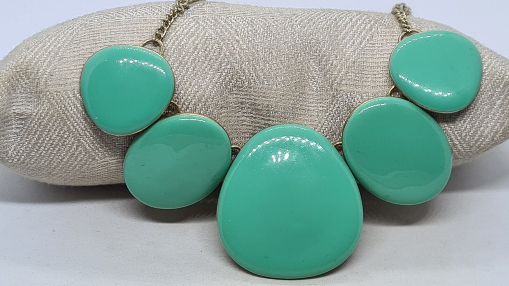 Vintage Diva Caribbean Green Enamel Filled Bib Choker Necklace signed 39+8cm