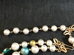 1950s-60s DEAUVILLE Faux Pearl Blue Accent Gold Tone Metal Beaded Necklace w/Tag
