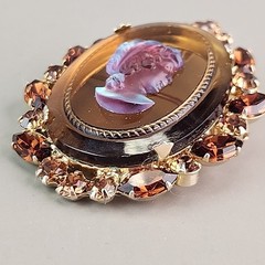 Vintage Juliana D & E Cameo Brooch Pendant Necklace Iridescent Rhinestones 2″