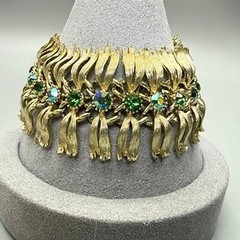 Vintage Lisner Gold Tone Green AB Rhinestone Bracelet 7.5″