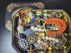 Vintage jewelry set of 36 in vintage box