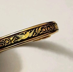 Vintage Damascene Bird Spring Hinged Bracelet Ornate Gold Tone & Black 6-3/4″