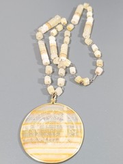 VTG Etched Mayan Sun God Medallion Pendant Neckalce Agate beads 22 in