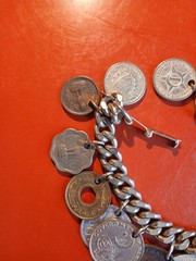 Vintage 14 Foreign 1950-1960’s Coins Travel Memory Bracelet 6 3/4″ inch