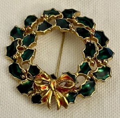 Lot of 4 Vintage Christmas Holiday Brooches Pins Jewelry Snowman Wreath Candles