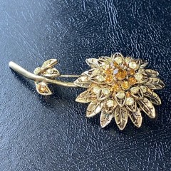Vintage 1960’s Amber/Clear Rhinestone Goldtone Flower Brooch Pin w/ Secure Clasp