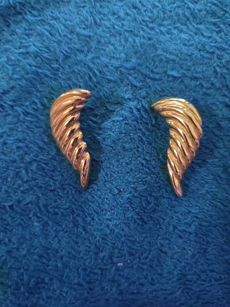 Vintage Gold Tone Leaf Wings Earrings, Textured, Clip On, EUC, 1.25”, VTG