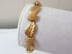 Vintage 1955-60s Monet Gold Tone 7″ Leaf Bracelet W/Safety Chain