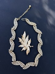 Vintage Crown Trifari Leaf Necklace 16.5 Gold Tone w Matching Brooch