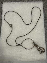 Sterling Silver Vintage Seated Cat Feline Pendant Necklace 16” Chain
